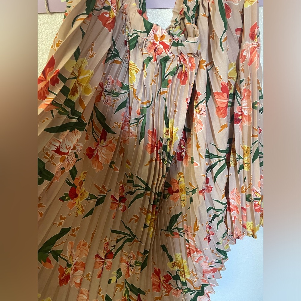 NWT PrettyLittleThings Floral Pleated Skirt SZ 26